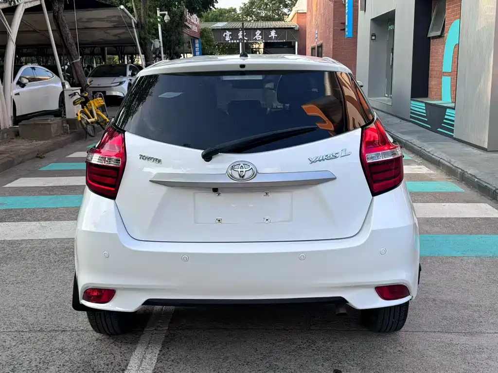 Toyota Yaris L — фото 8