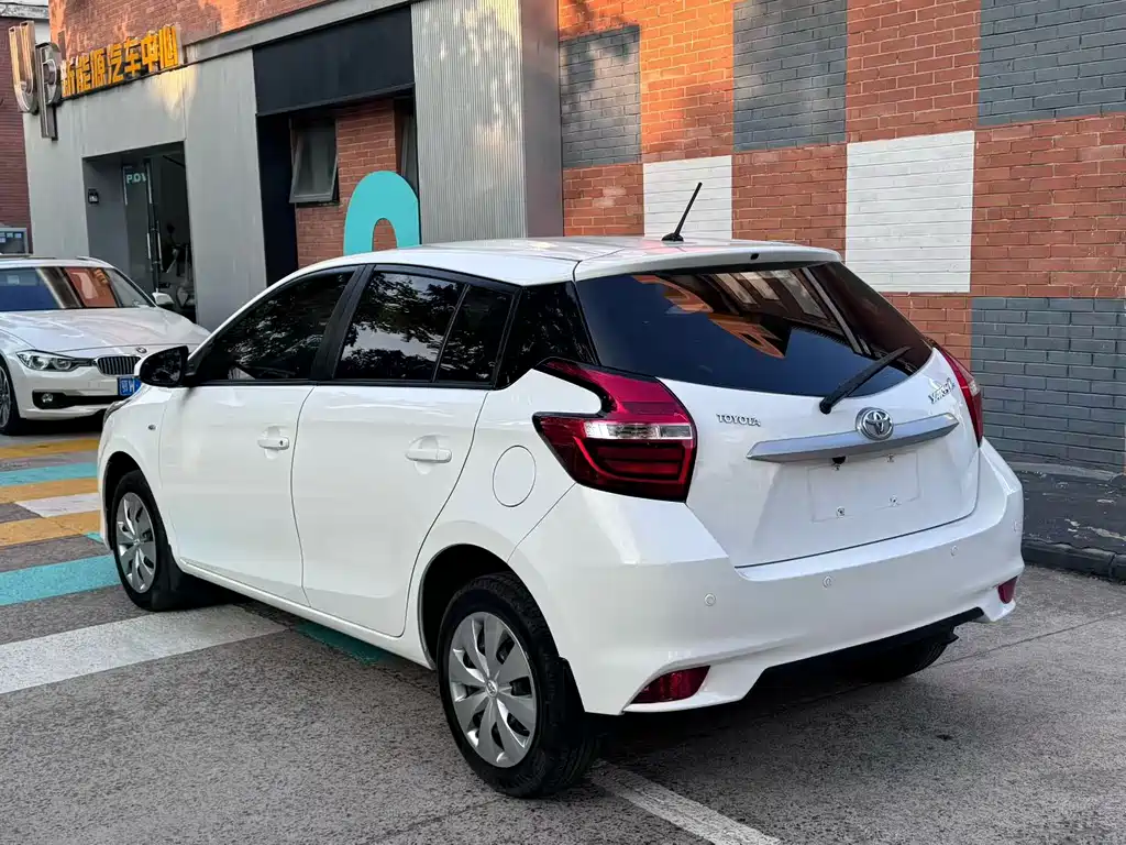 Toyota Yaris L — фото 9