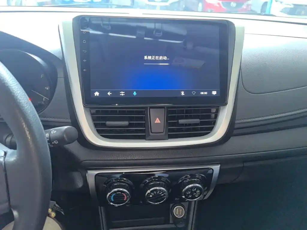Toyota Yaris L — фото 13