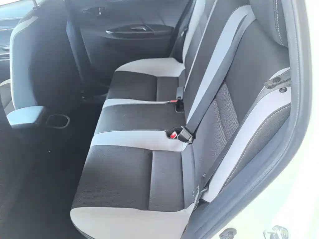Toyota Yaris L — фото 17