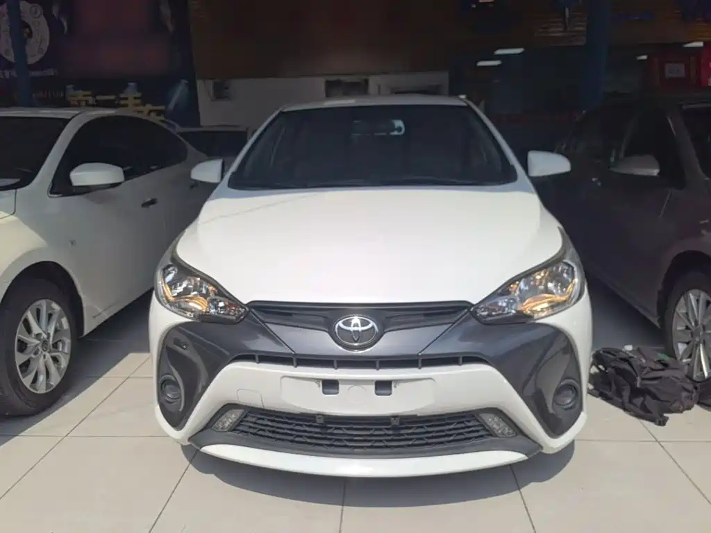 Toyota Yaris L — фото 3
