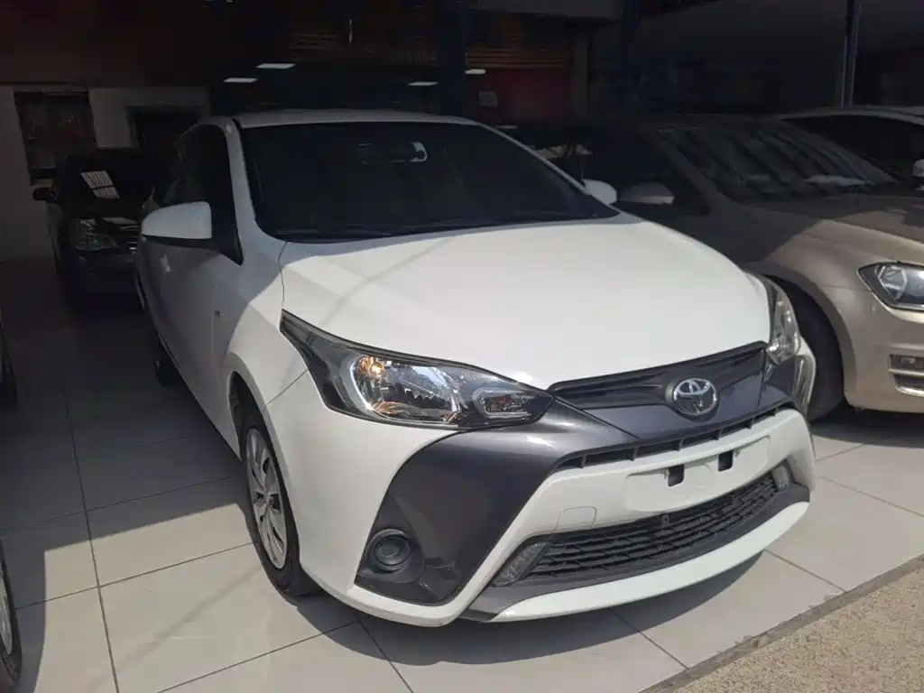 Toyota Yaris L — фото 4