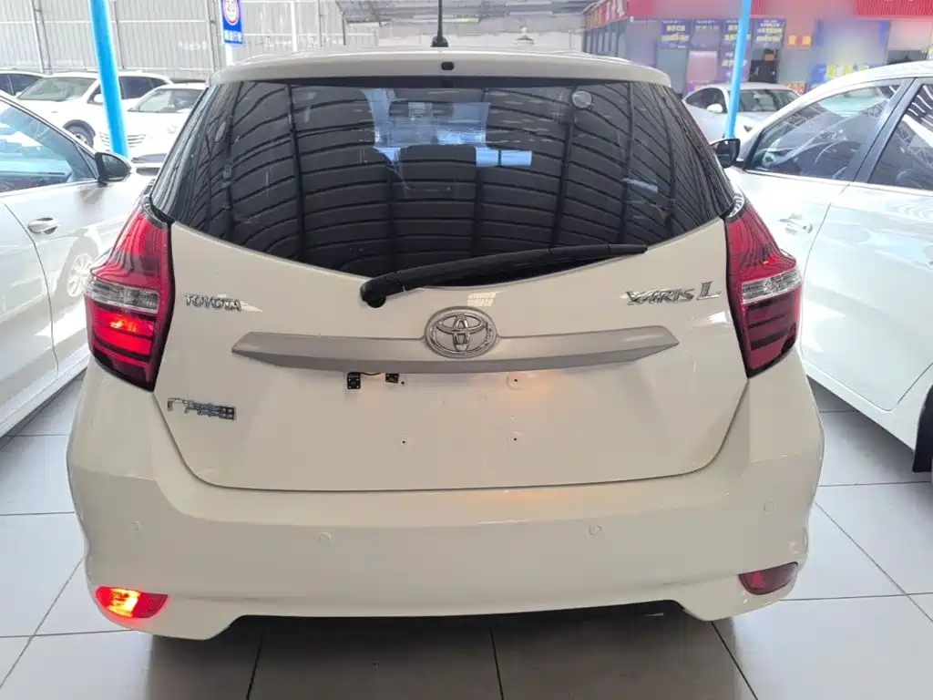 Toyota Yaris L — фото 6