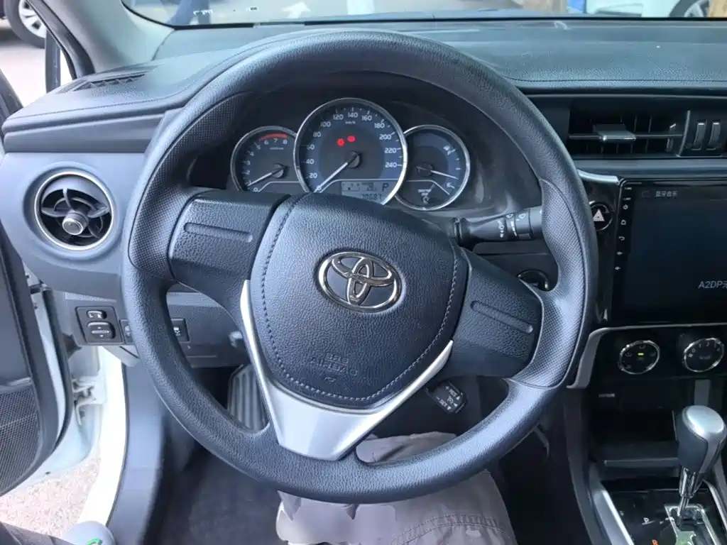 Toyota Corolla — фото 11
