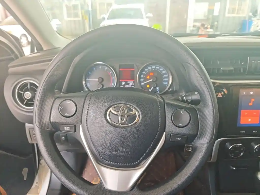 Toyota Corolla — фото 11