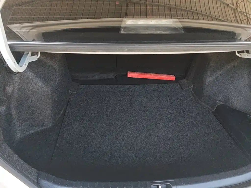 Toyota Corolla — фото 19
