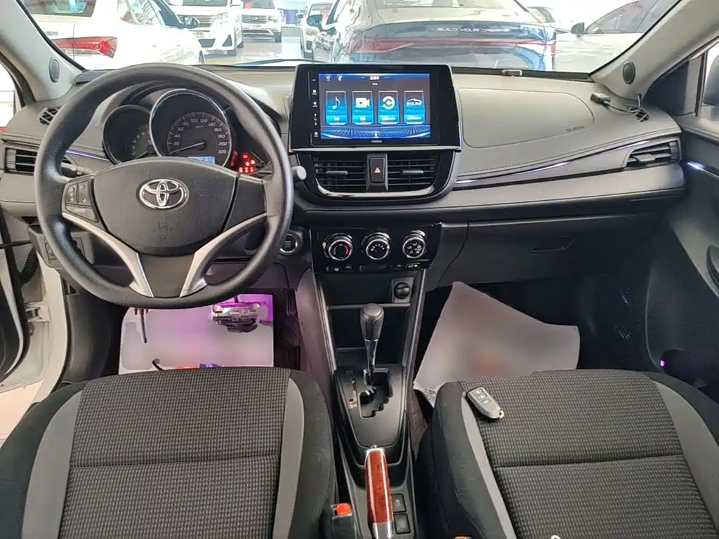 Toyota Vios — фото 10