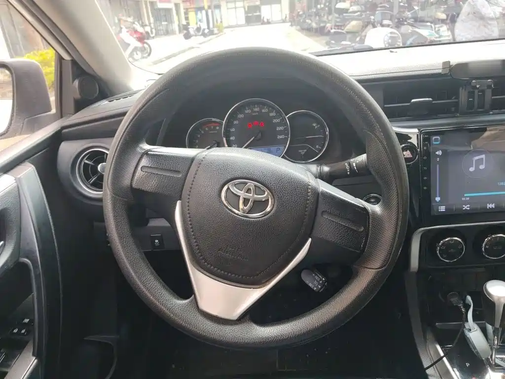 Toyota Corolla — фото 3