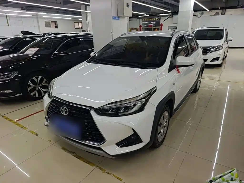 Toyota Yaris L — фото 2