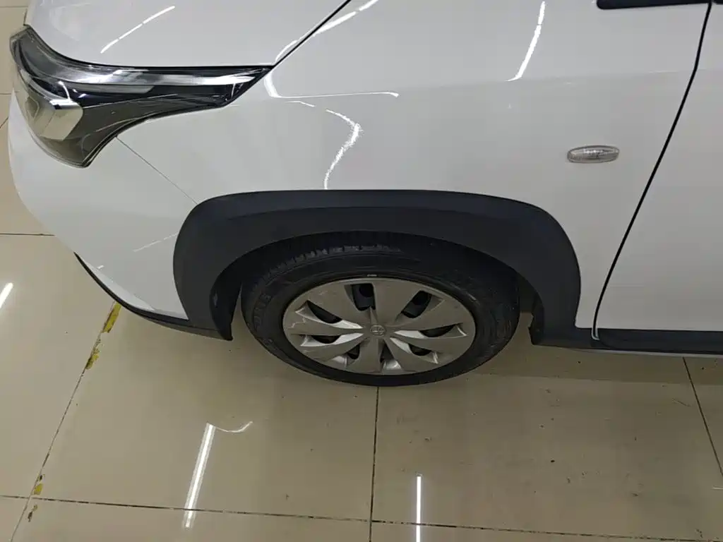 Toyota Yaris L — фото 23