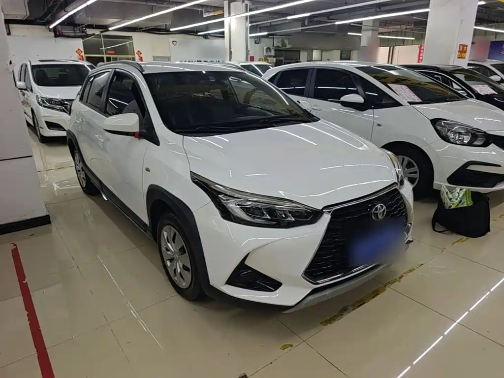 Toyota Yaris L — фото 4