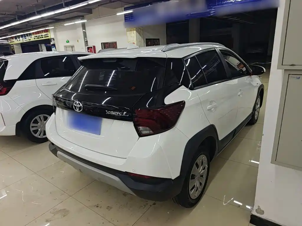 Toyota Yaris L — фото 7