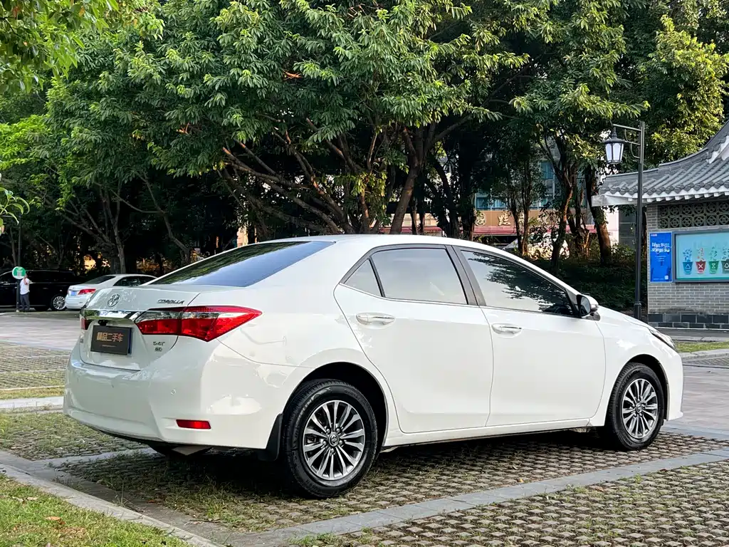 Toyota Corolla — фото 5