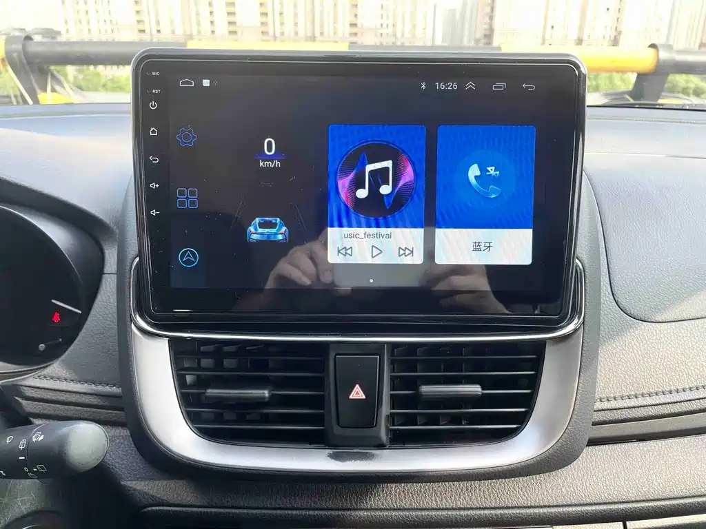 Toyota Yaris L — фото 11