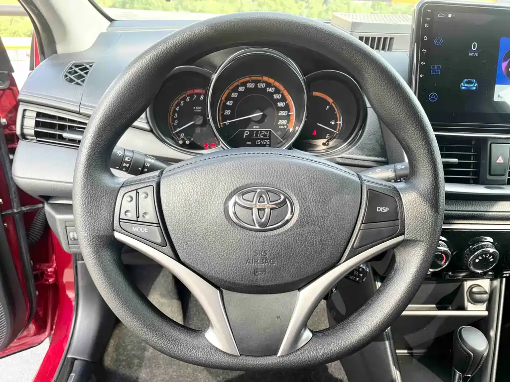 Toyota Yaris L — фото 9