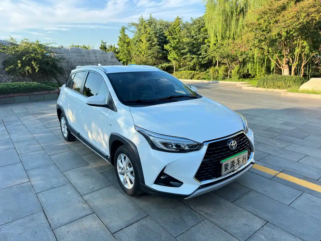 Toyota Yaris L — фото 2