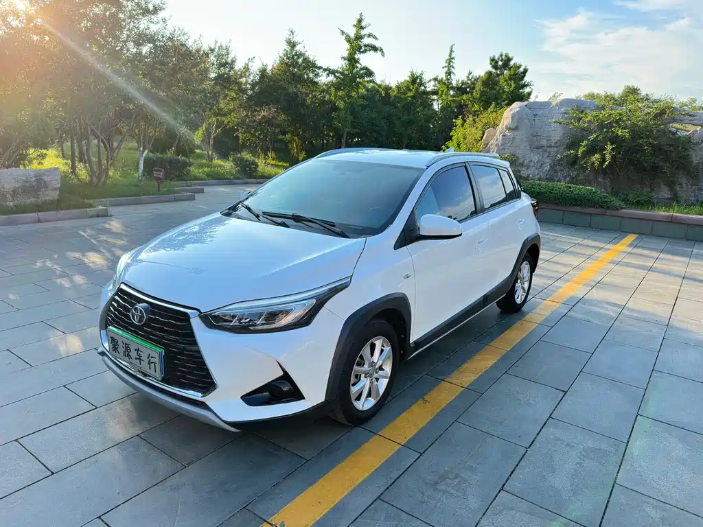 Toyota Yaris L — фото 3