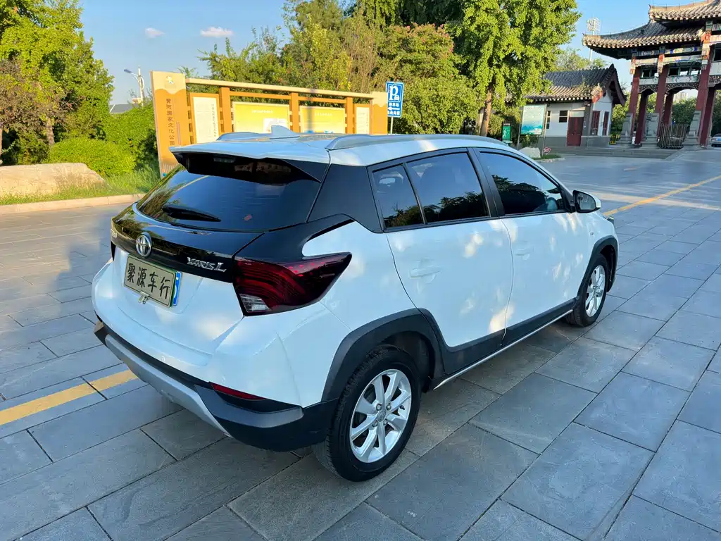 Toyota Yaris L — фото 4