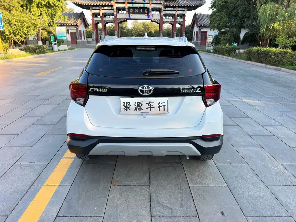Toyota Yaris L — фото 6