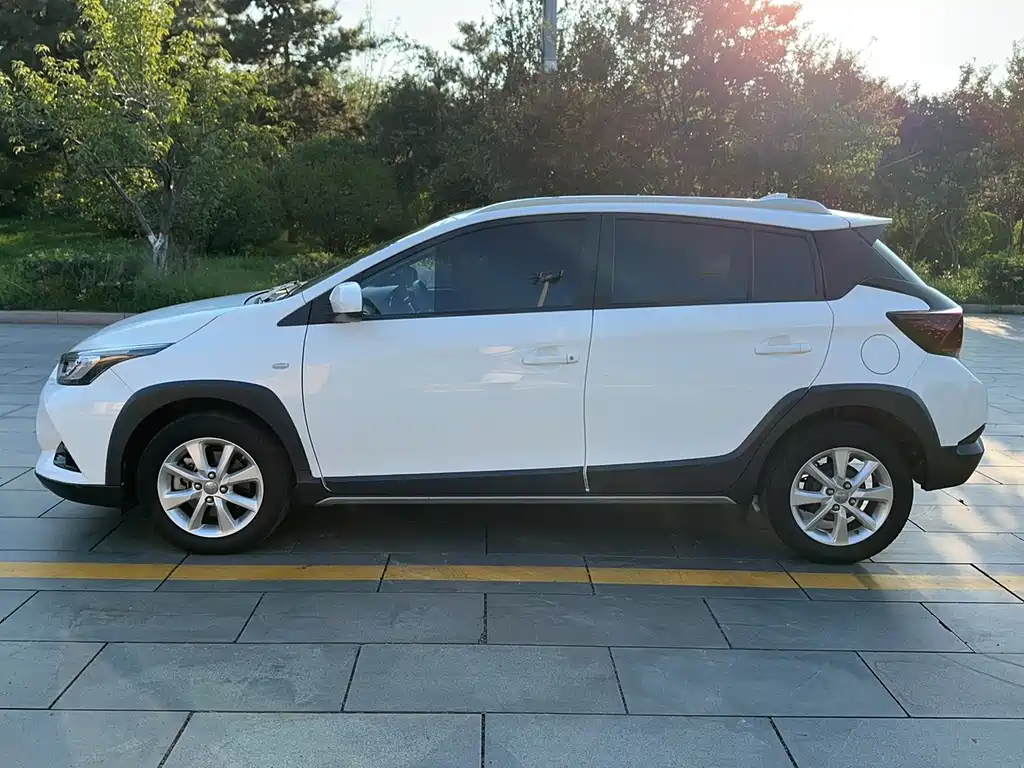 Toyota Yaris L — фото 7