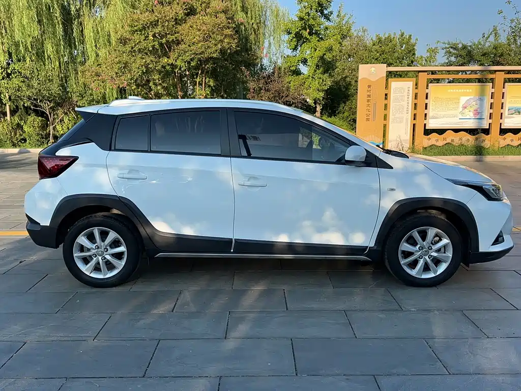 Toyota Yaris L — фото 8