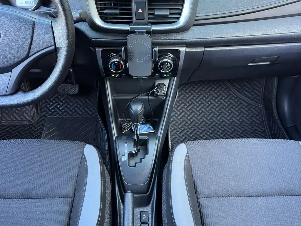 Toyota Yaris L — фото 10
