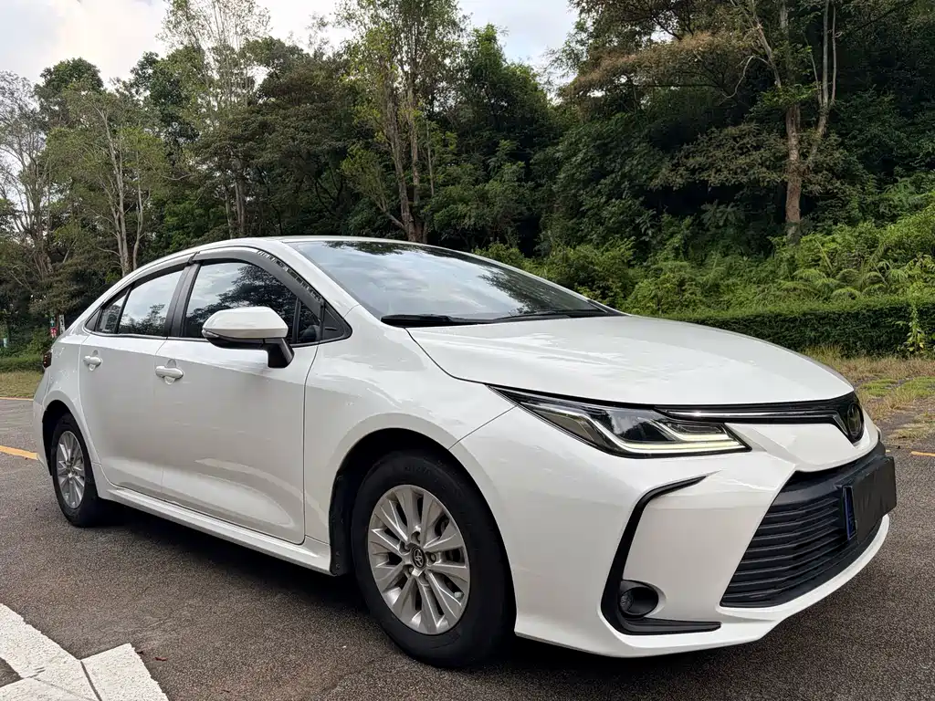 Toyota Corolla — фото 3
