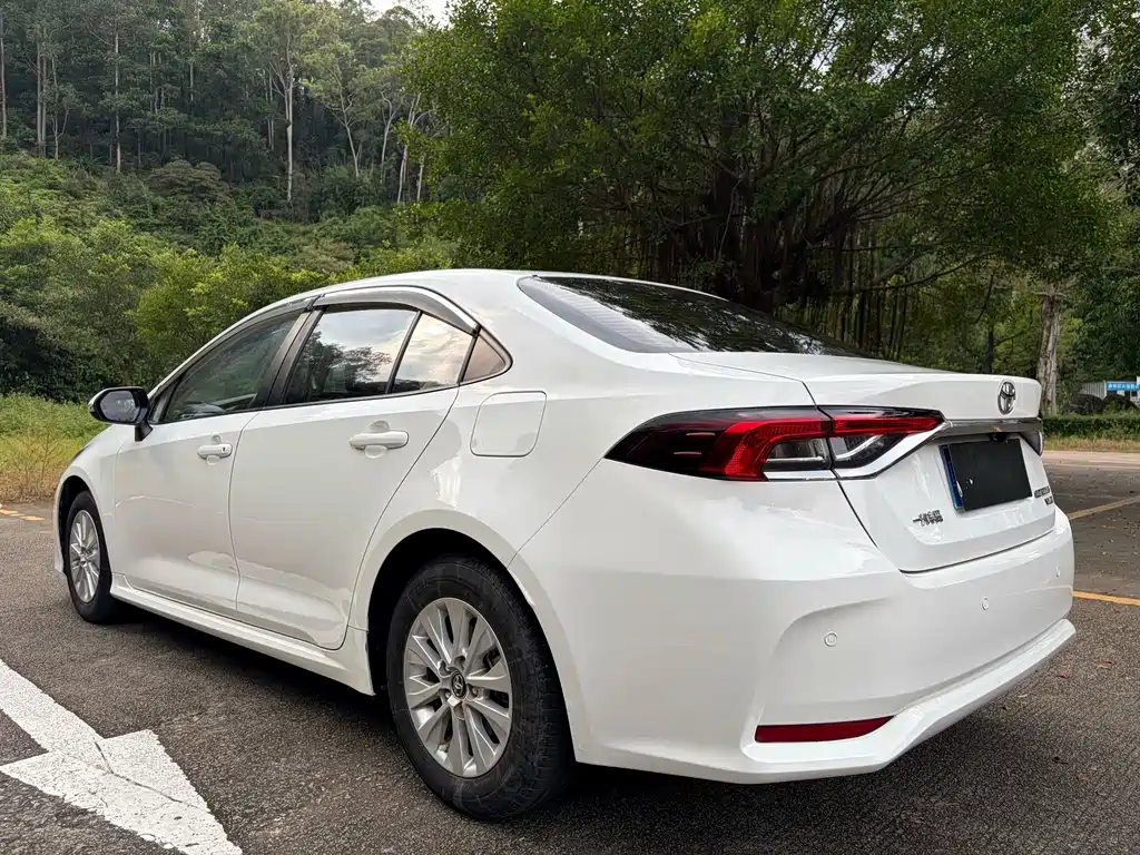 Toyota Corolla — фото 7