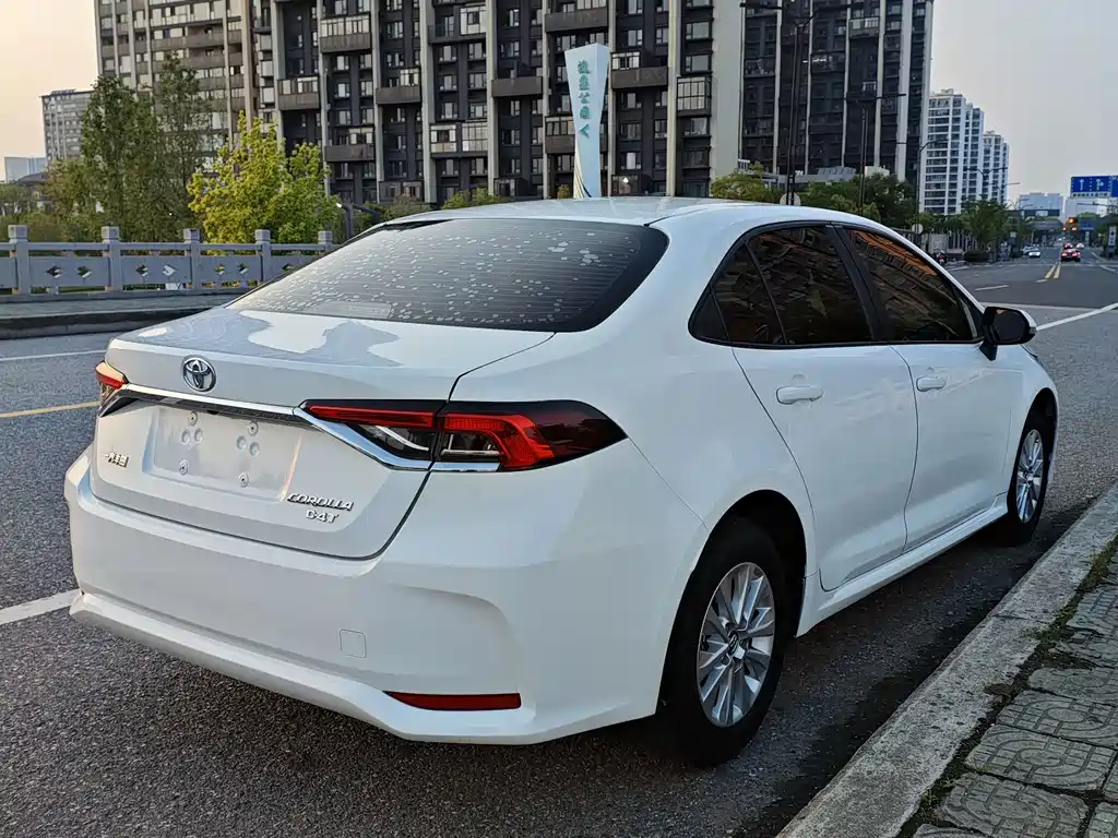 Toyota Corolla — фото 5
