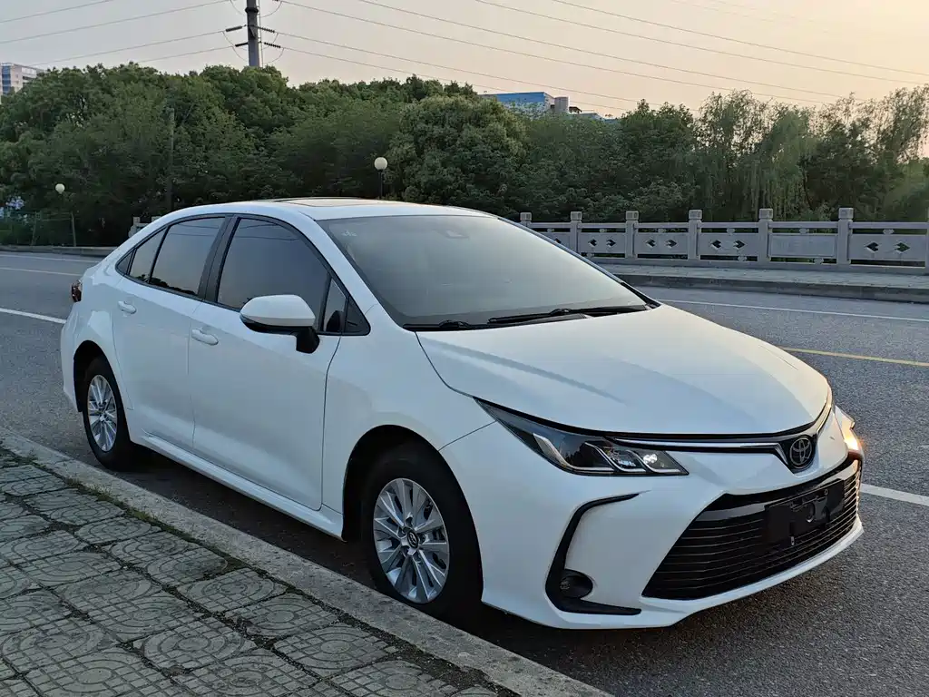 Toyota Corolla — фото 6