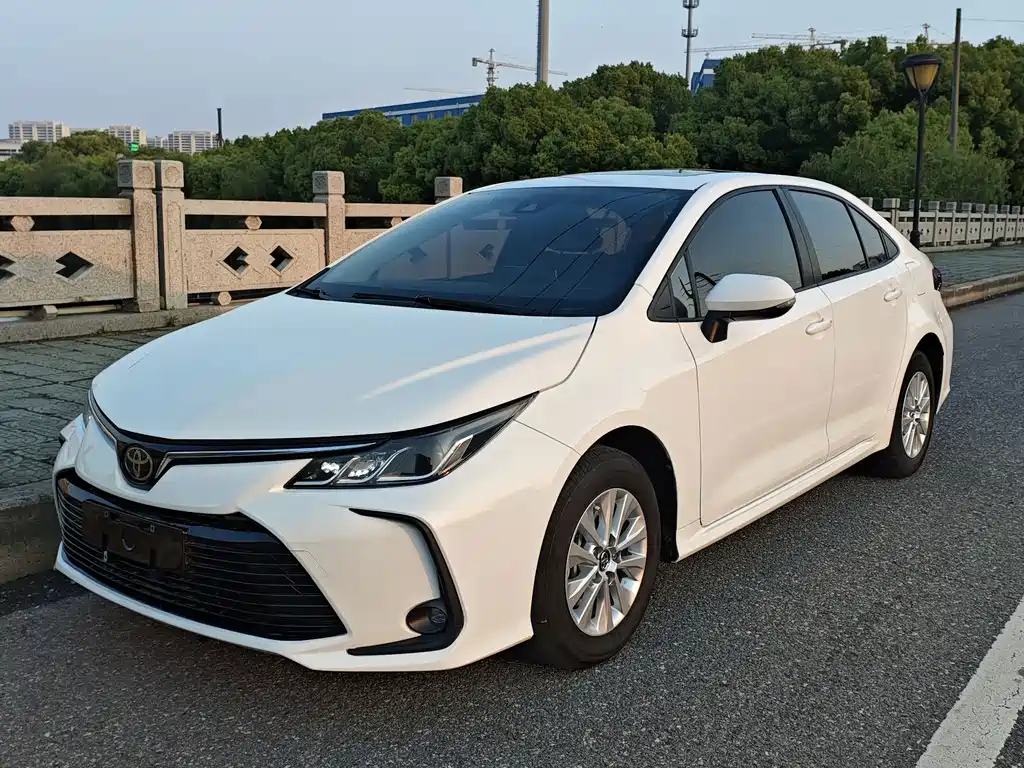 Toyota Corolla — фото 1