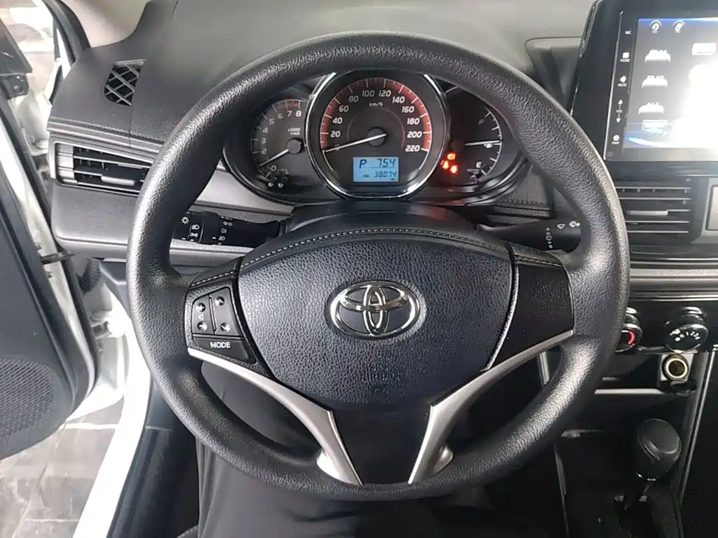 Toyota Vios — фото 11