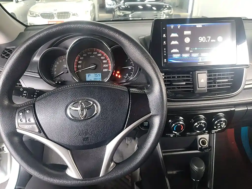 Toyota Vios — фото 10