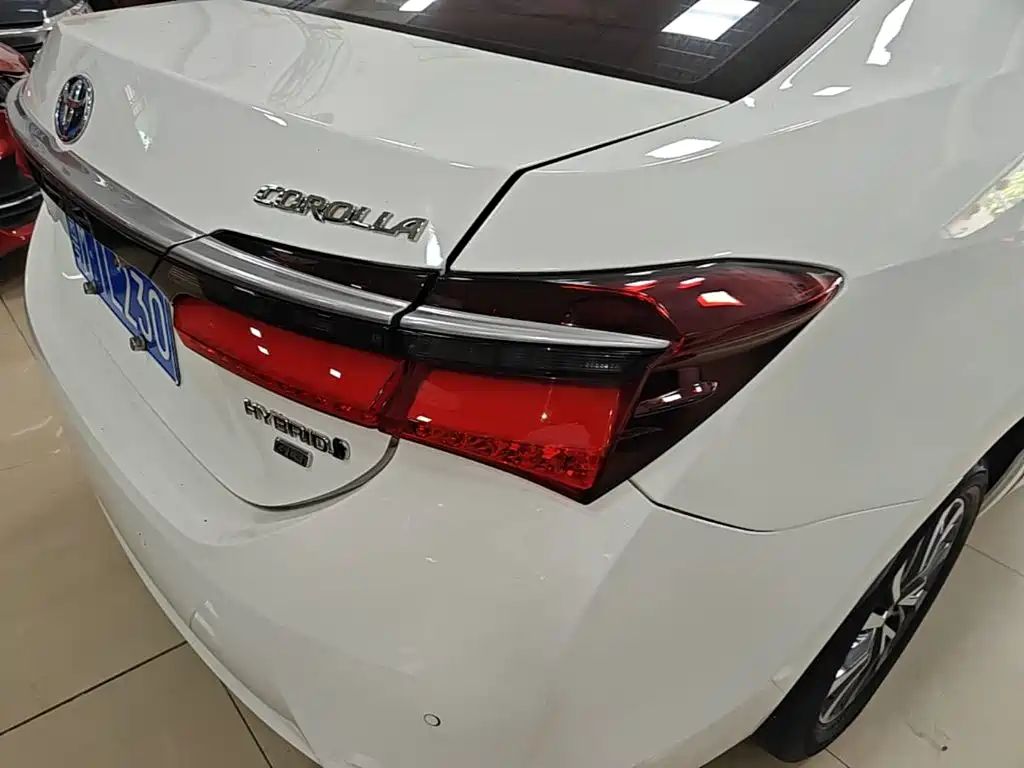 Toyota Corolla — фото 8