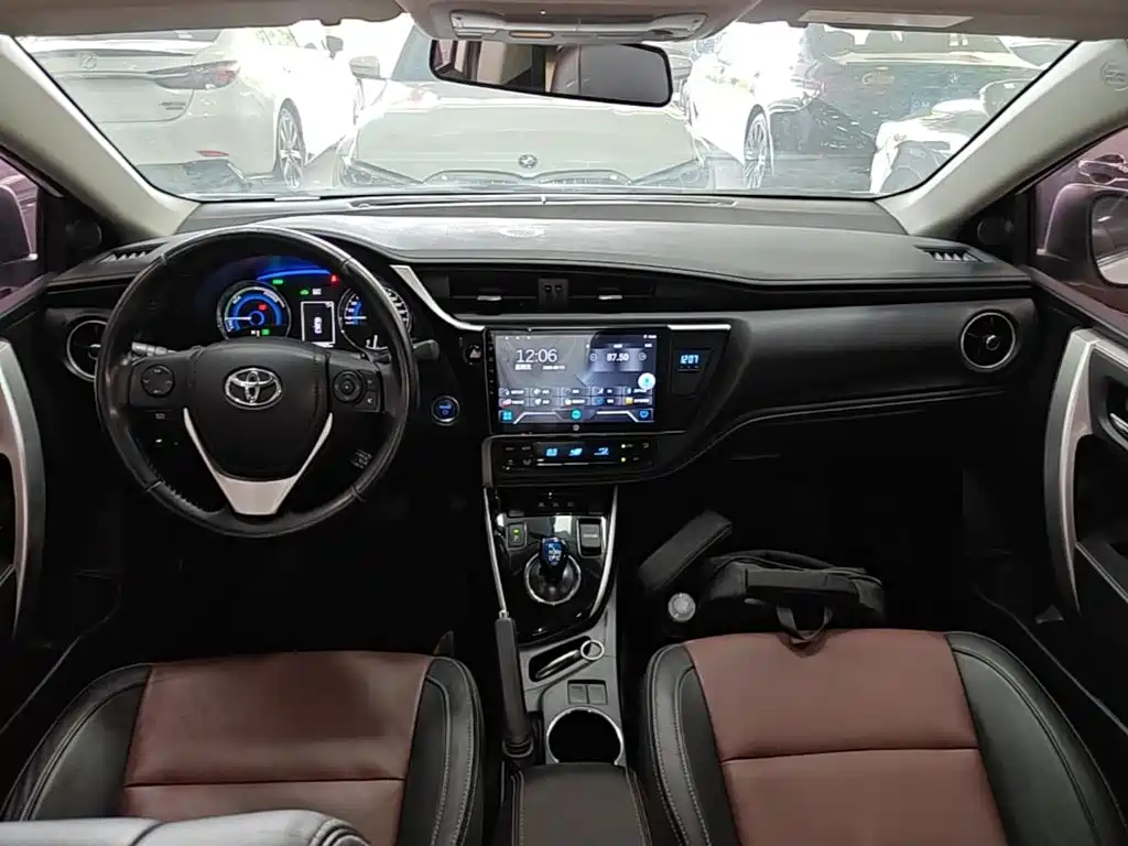 Toyota Corolla — фото 10