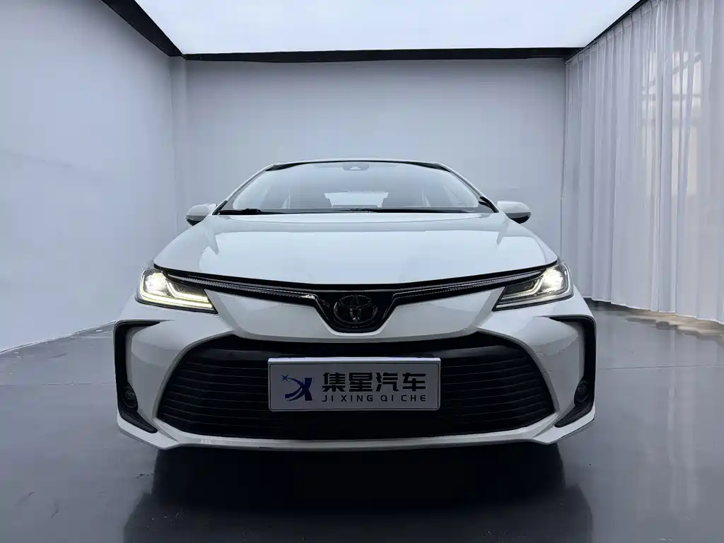 Toyota Corolla — фото 7