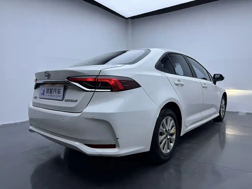 Toyota Corolla — фото 9