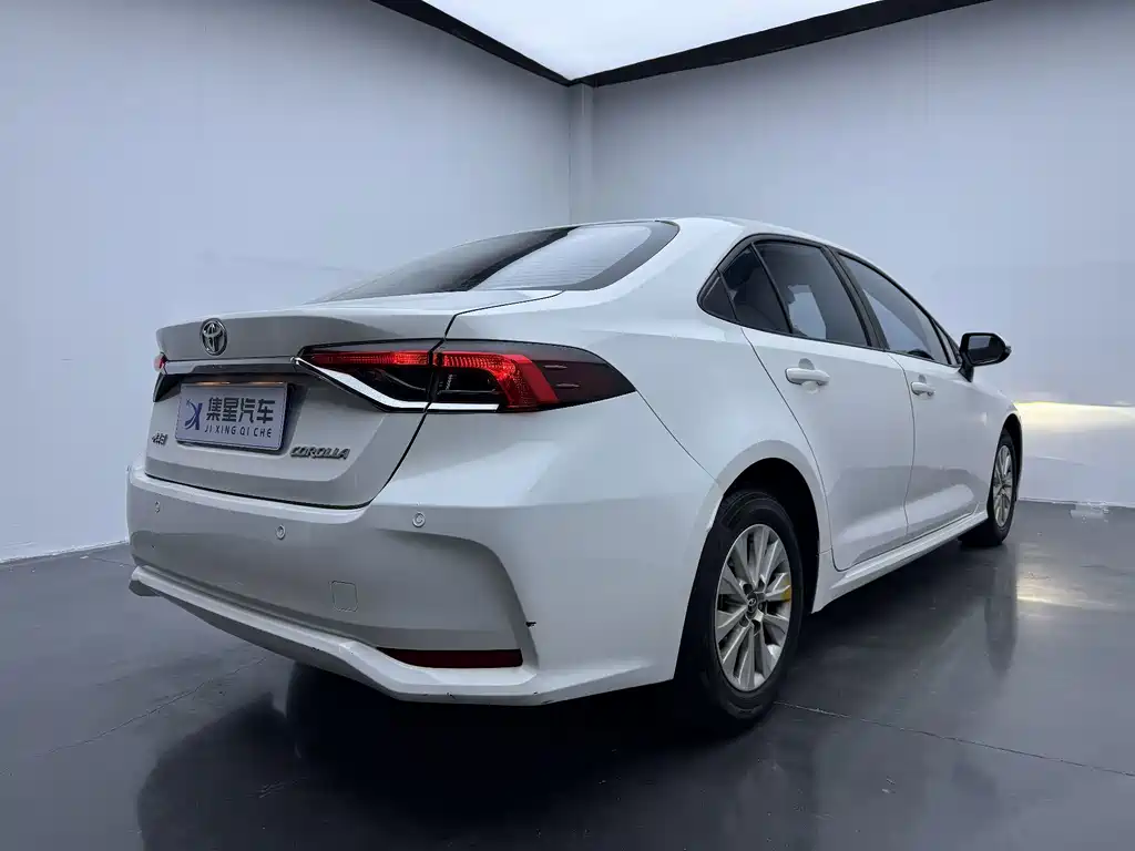 Toyota Corolla — фото 4