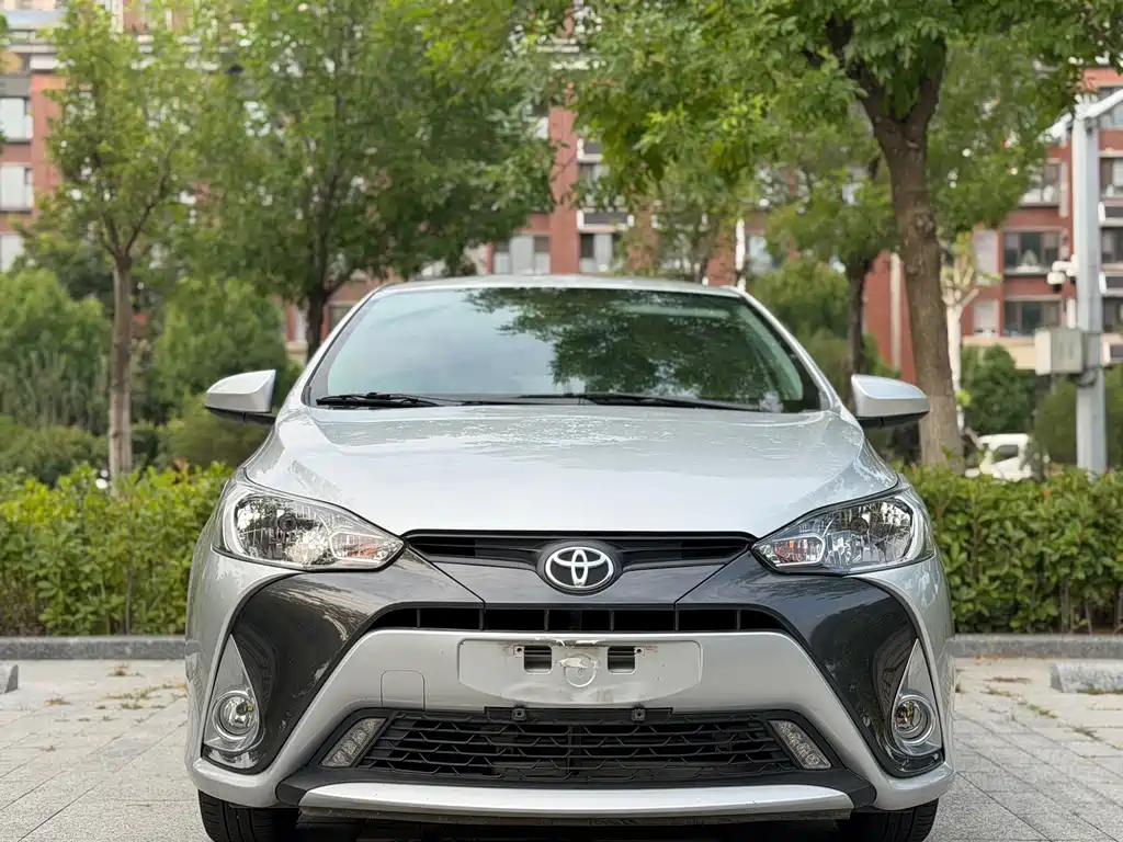 Toyota Yaris L — фото 2