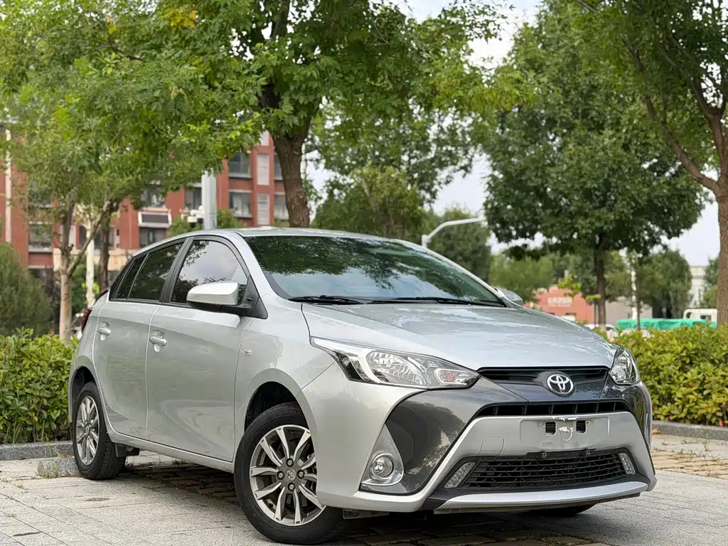 Toyota Yaris L — фото 3