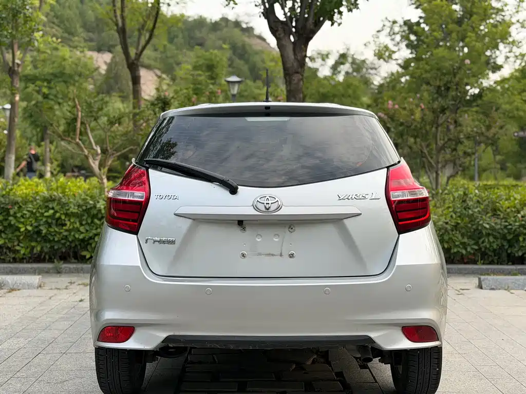 Toyota Yaris L — фото 5