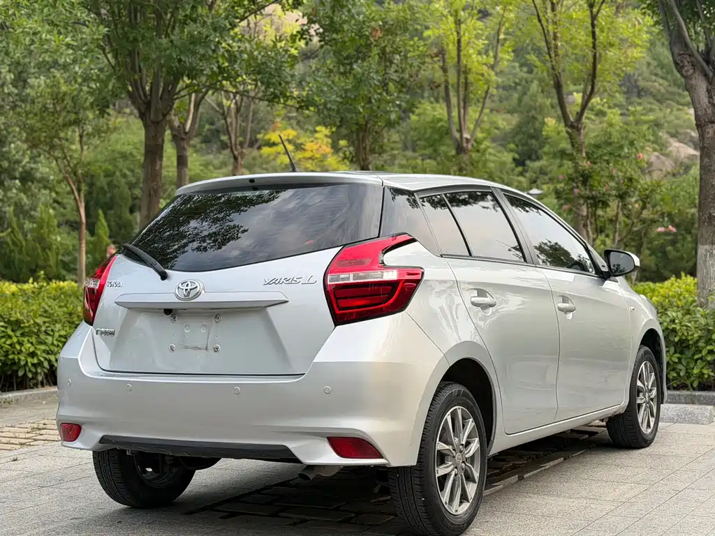 Toyota Yaris L — фото 6