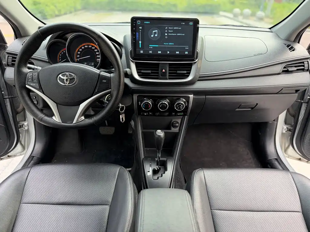 Toyota Yaris L — фото 8
