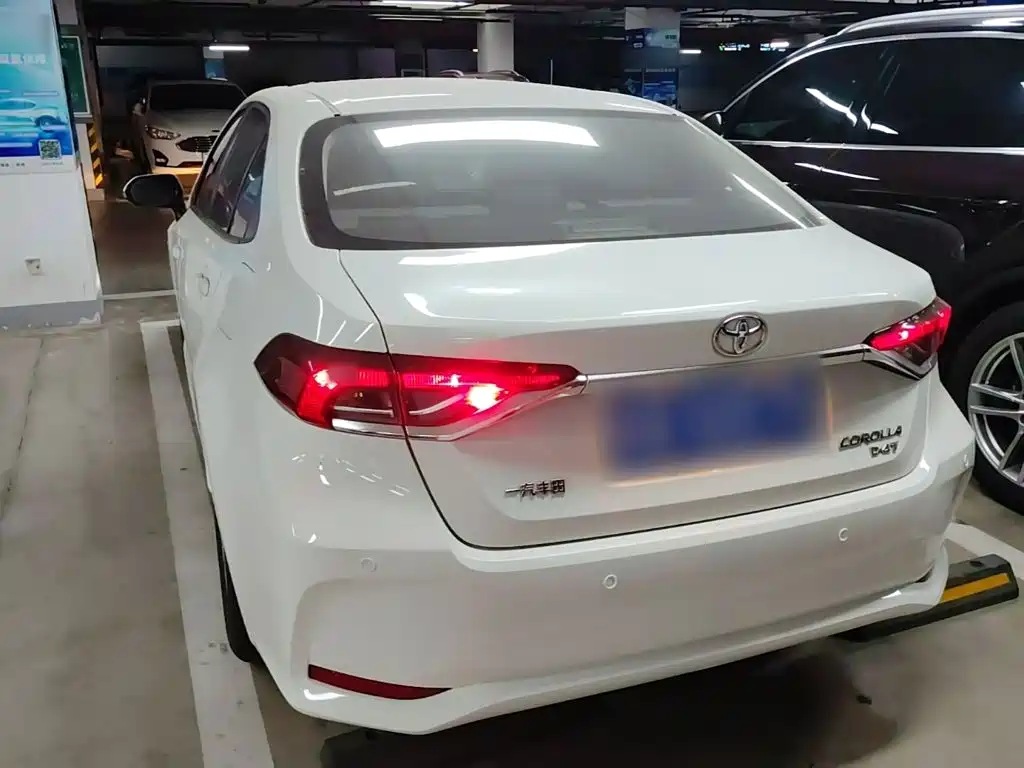 Toyota Corolla — фото 5