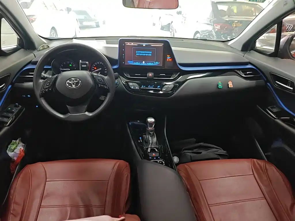 Toyota C-HR — фото 10
