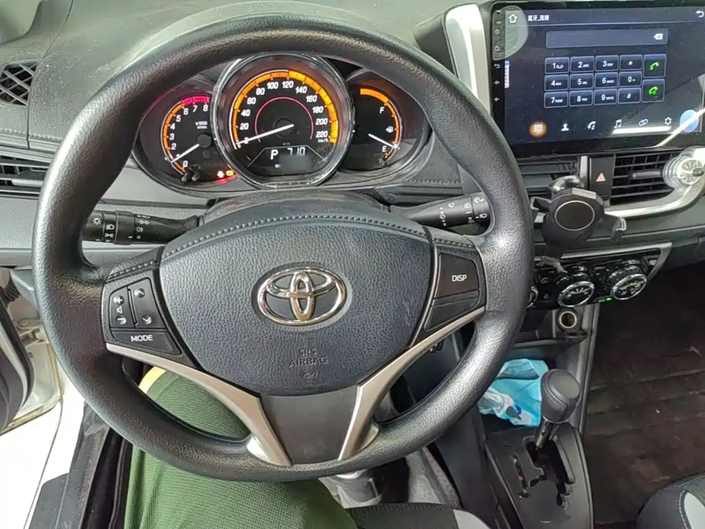 Toyota Yaris L — фото 11