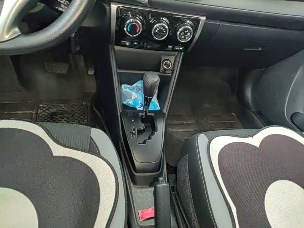 Toyota Yaris L — фото 14