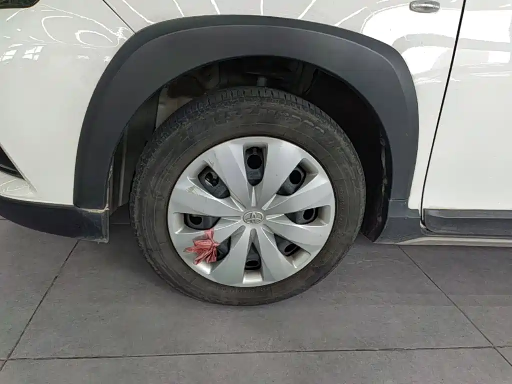 Toyota Yaris L — фото 23