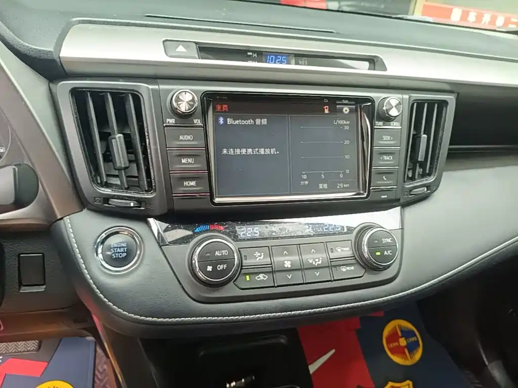 Toyota RAV4 — фото 13