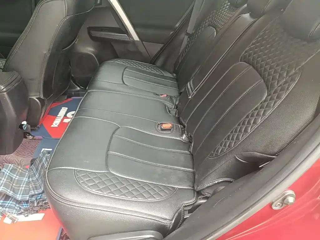 Toyota RAV4 — фото 17